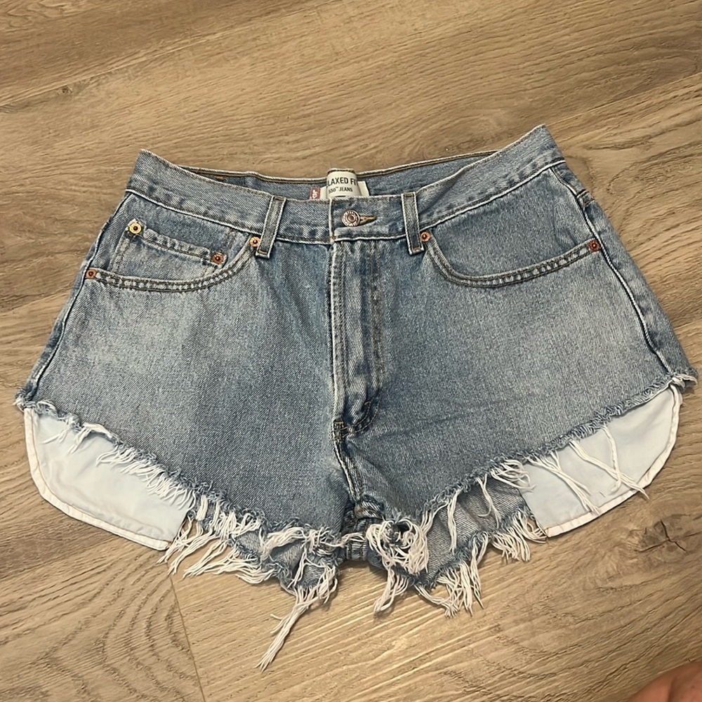 SOLD
Levi’s Relaxed Fit 550 Cutoff Shorts. Waist 33.
